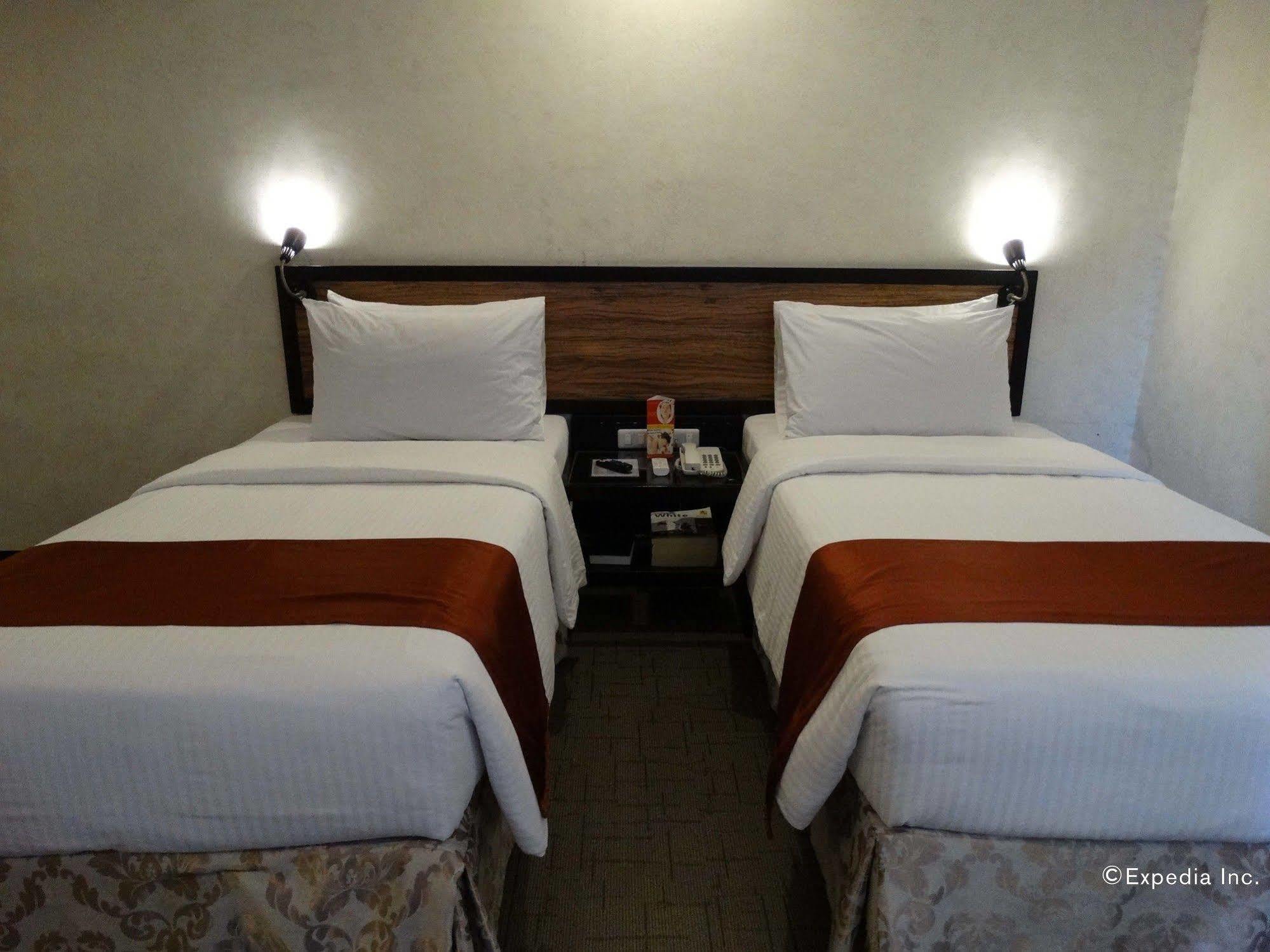 D Circle Hotel Маніла Екстер'єр фото