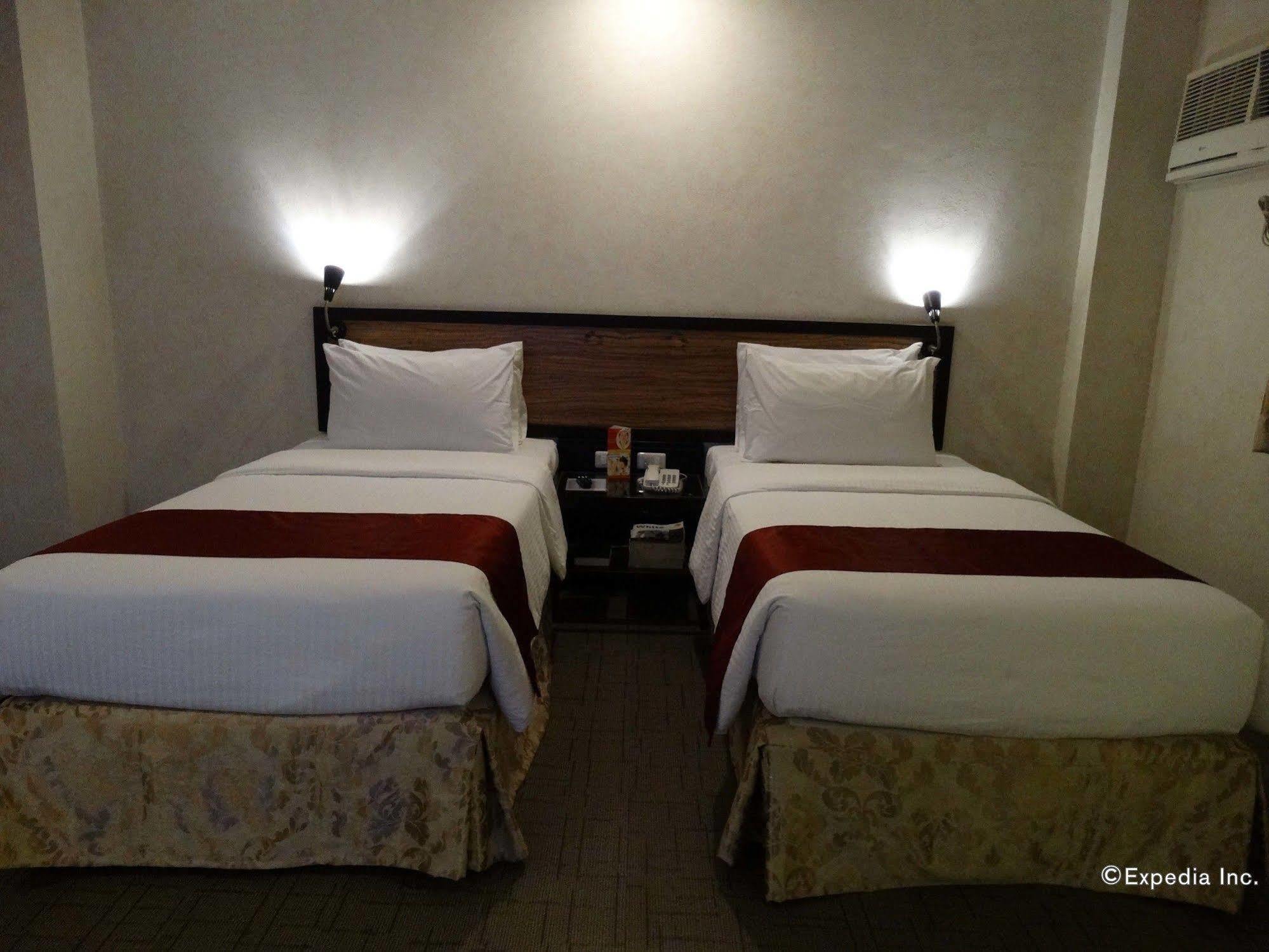 D Circle Hotel Маніла Екстер'єр фото